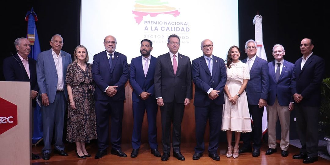 junta directiva de aneih durante el lanzamiento