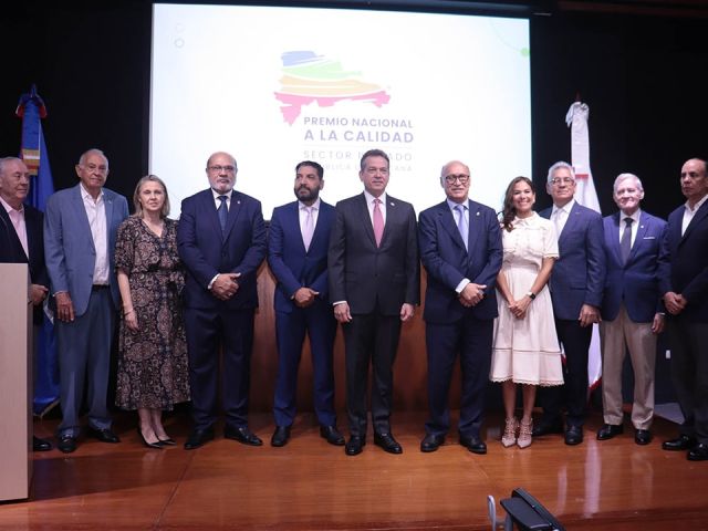 junta directiva de aneih durante el lanzamiento